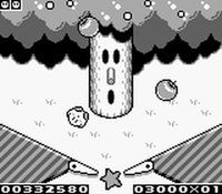 une photo d'Ã©cran de Kirby s Pinball Land sur Nintendo Game Boy